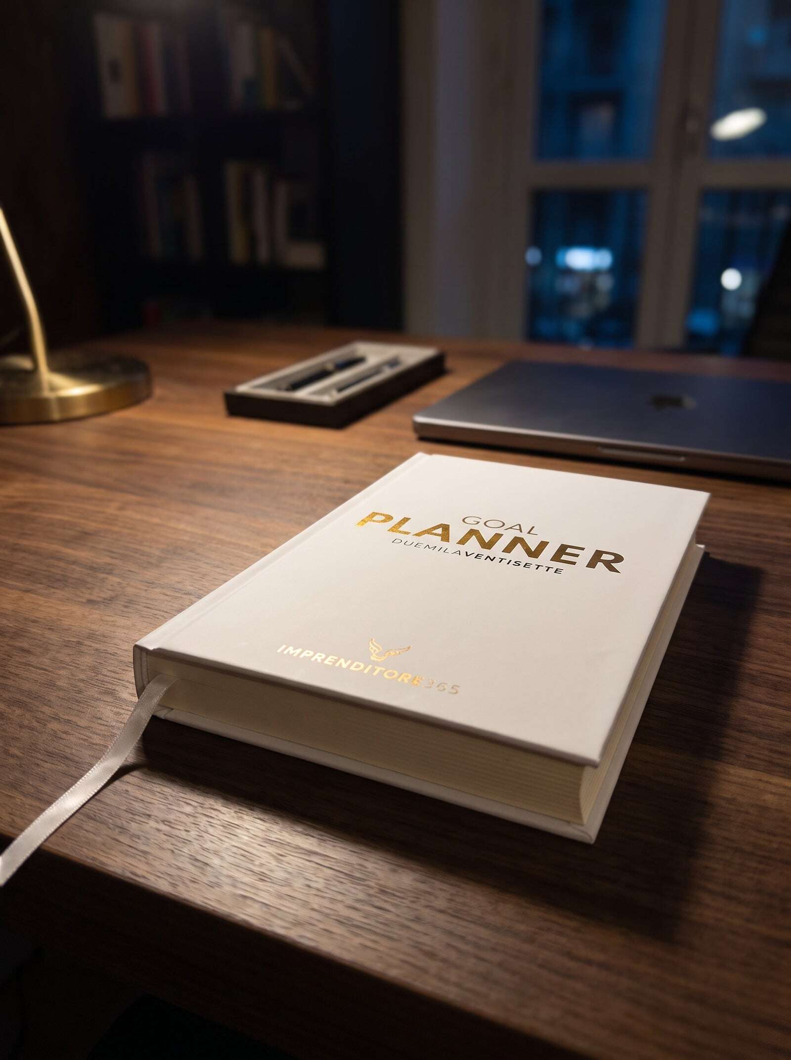 Goal Planner Imprenditore365 edizione 2027 aperto su una scrivania